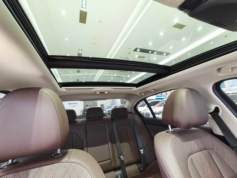BMW 3 Series 2025 — фото 14