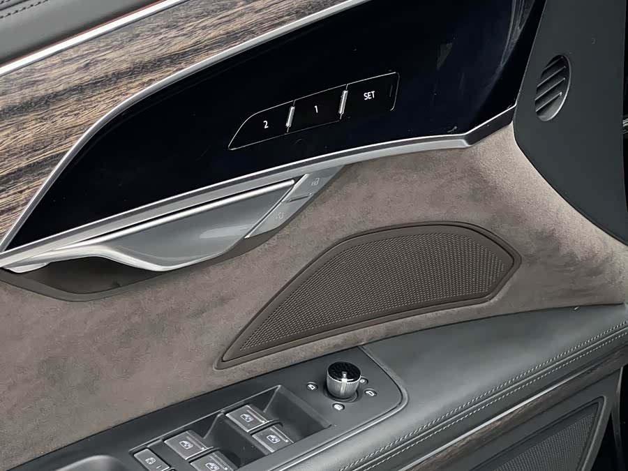 Audi A8 2021 — фото 12