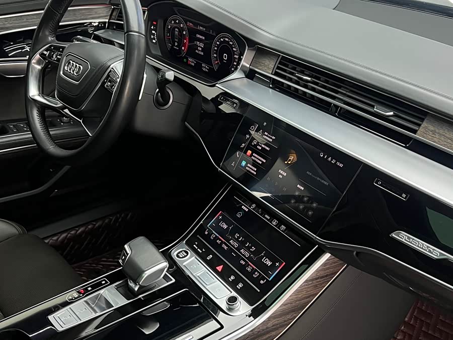 Audi A8 2021 — фото 32