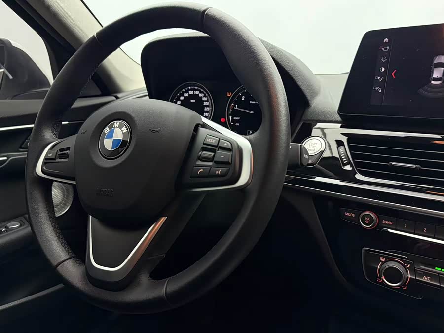 BMW 1 Series 2021 — фото 17