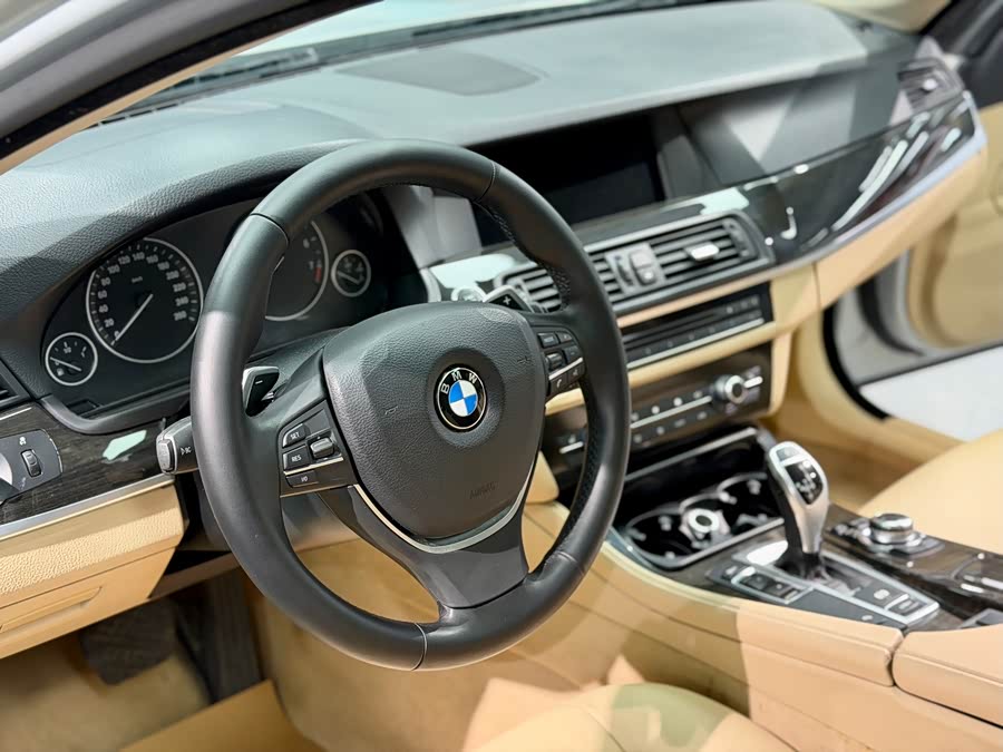 BMW 5 Series 2011 — фото 8