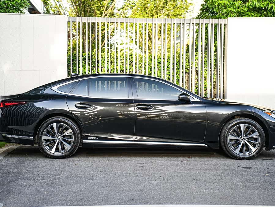 Lexus LS 2021