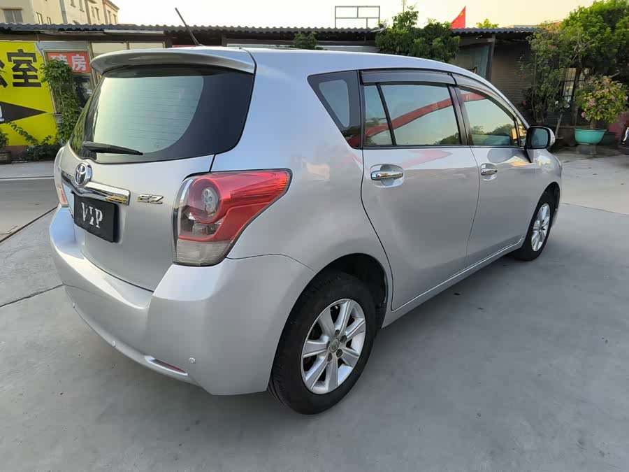 Toyota Yizhi 2012