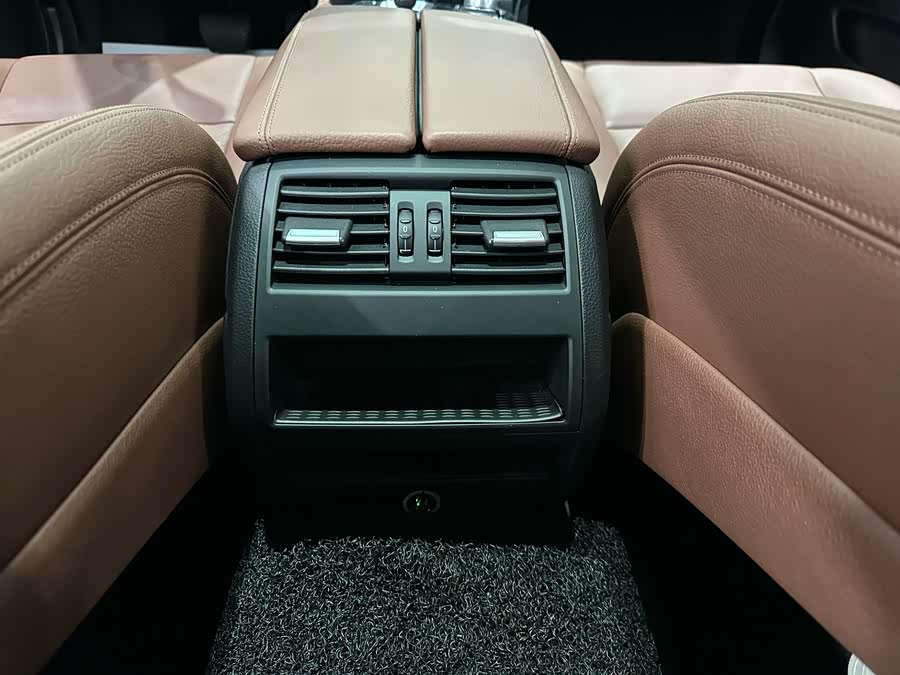 BMW 5 Series 2017 — фото 13