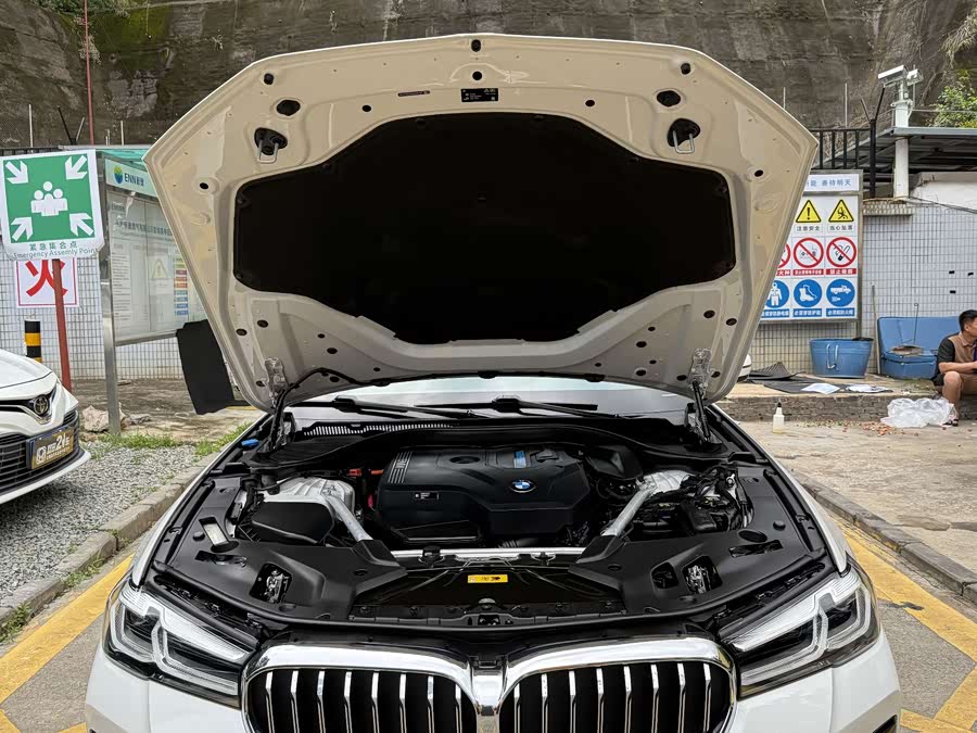 BMW 5 Series New Energy 2022 — фото 17