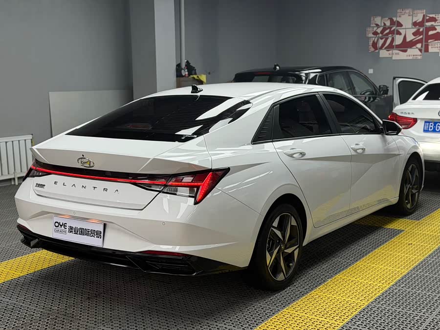 Hyundai Elantra 2022