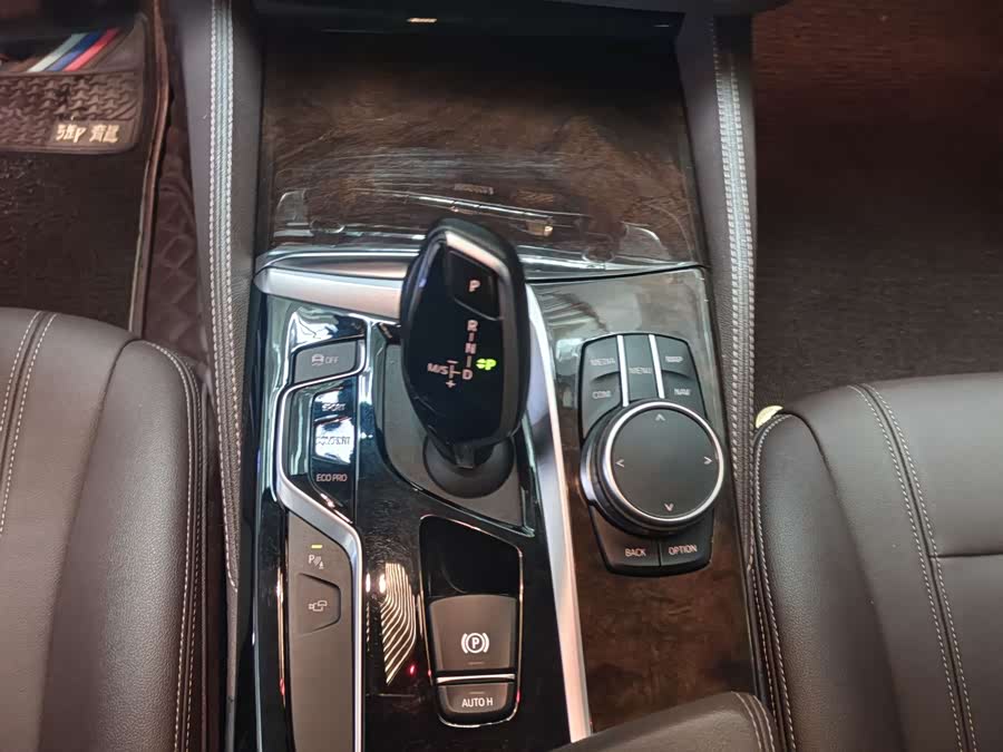 BMW 5 Series 2020 — фото 10