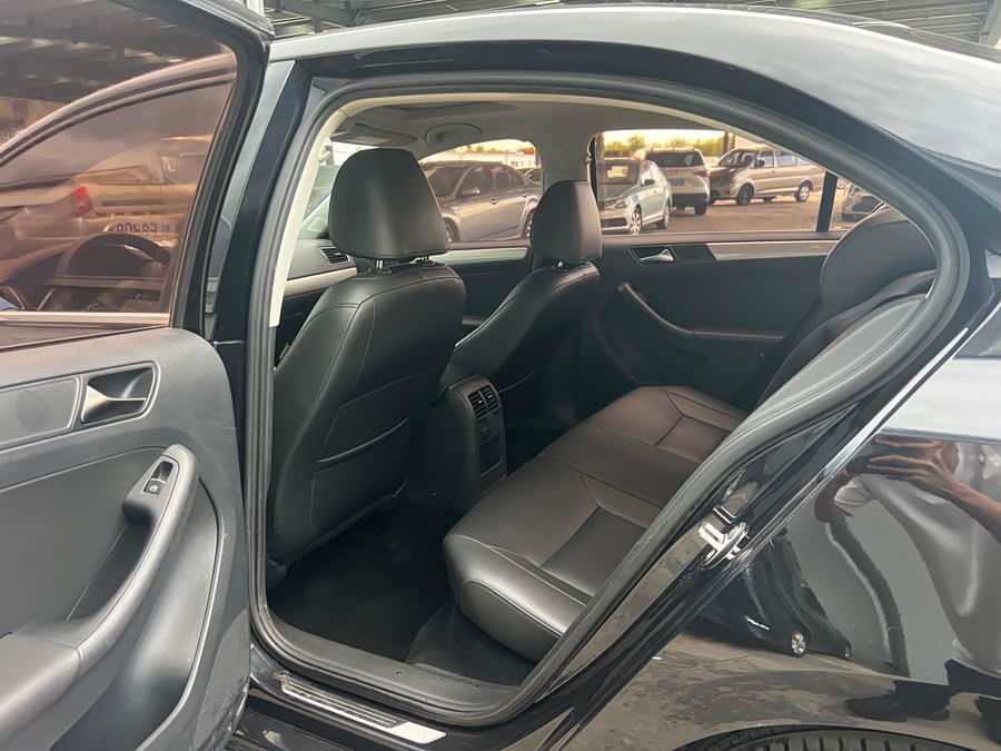 Volkswagen Sagitar 2014