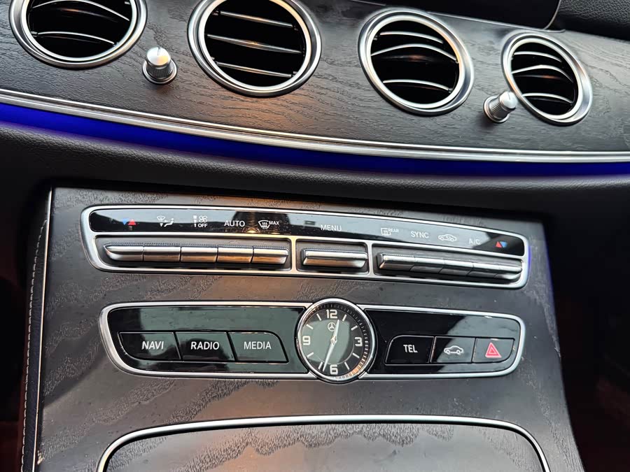 Mercedes-Benz E-Class 2018 — фото 16