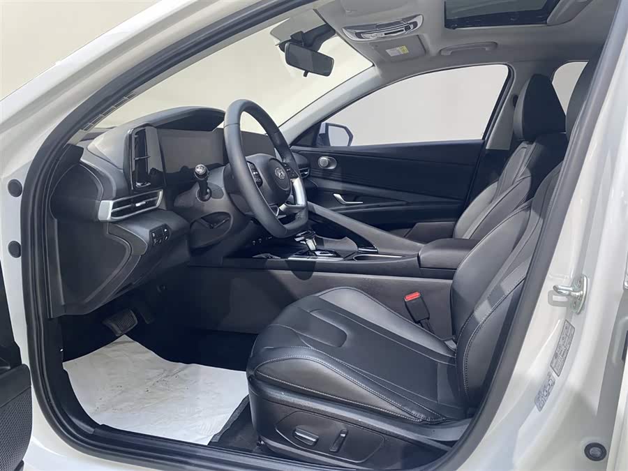 Hyundai Elantra 2022