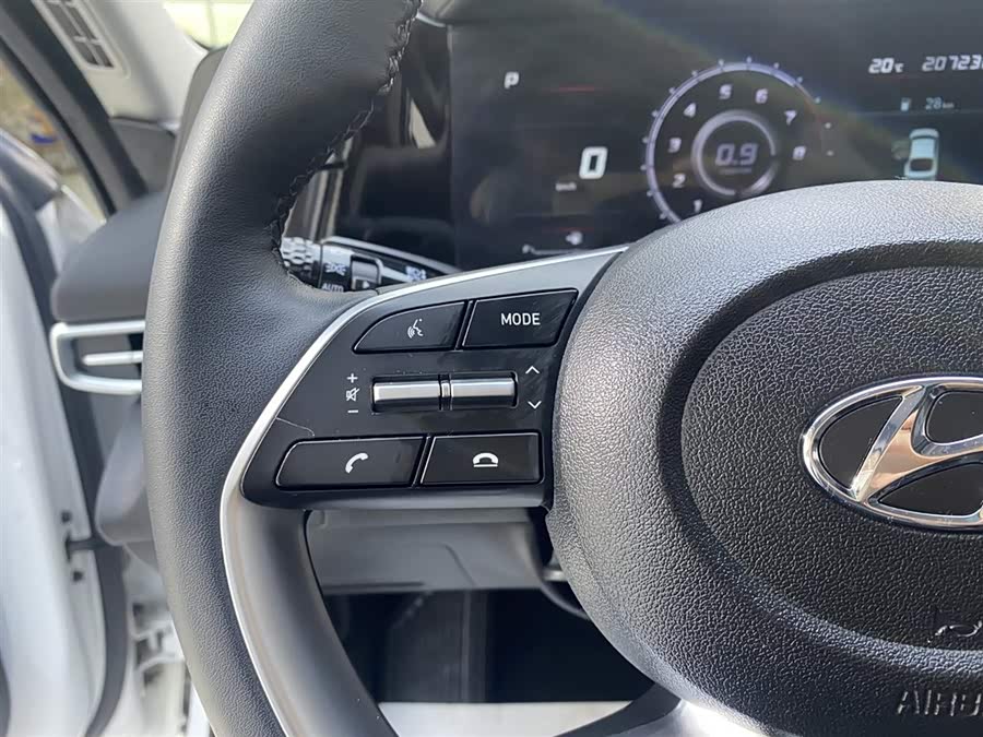 Hyundai Elantra 2022 — фото 20