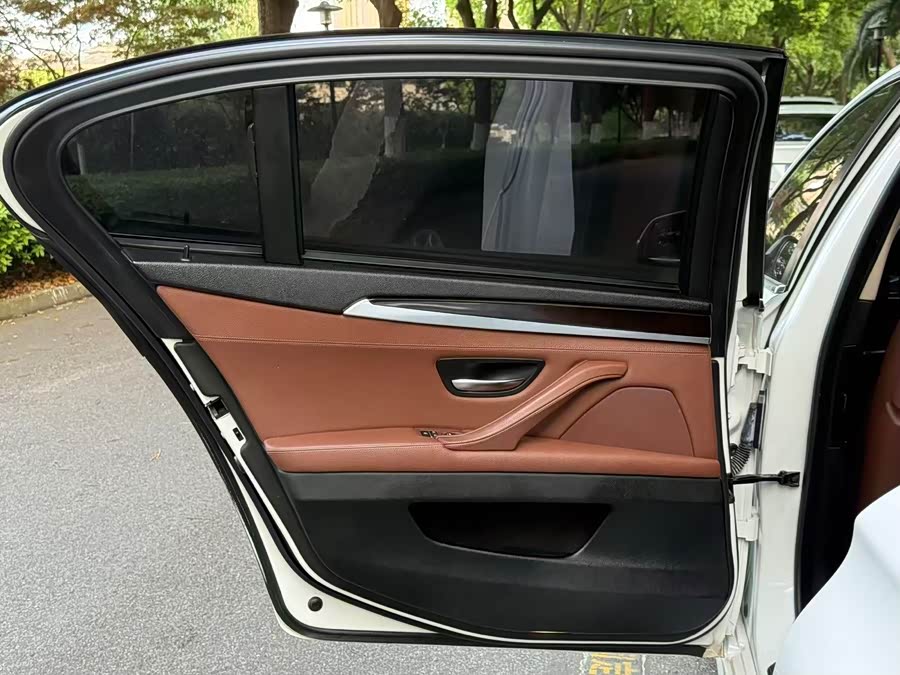 BMW 5 Series 2015 — фото 31