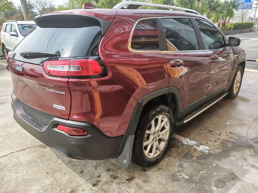 Jeep Cherokee 2016