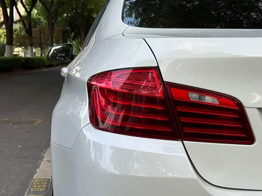 BMW 5 Series 2015 — фото 9