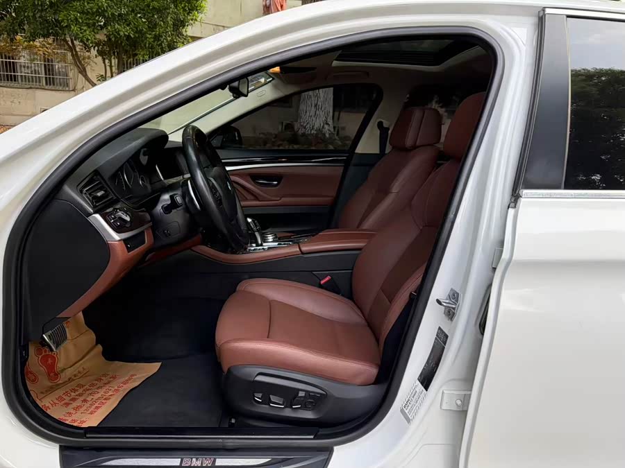 BMW 5 Series 2015 — фото 12
