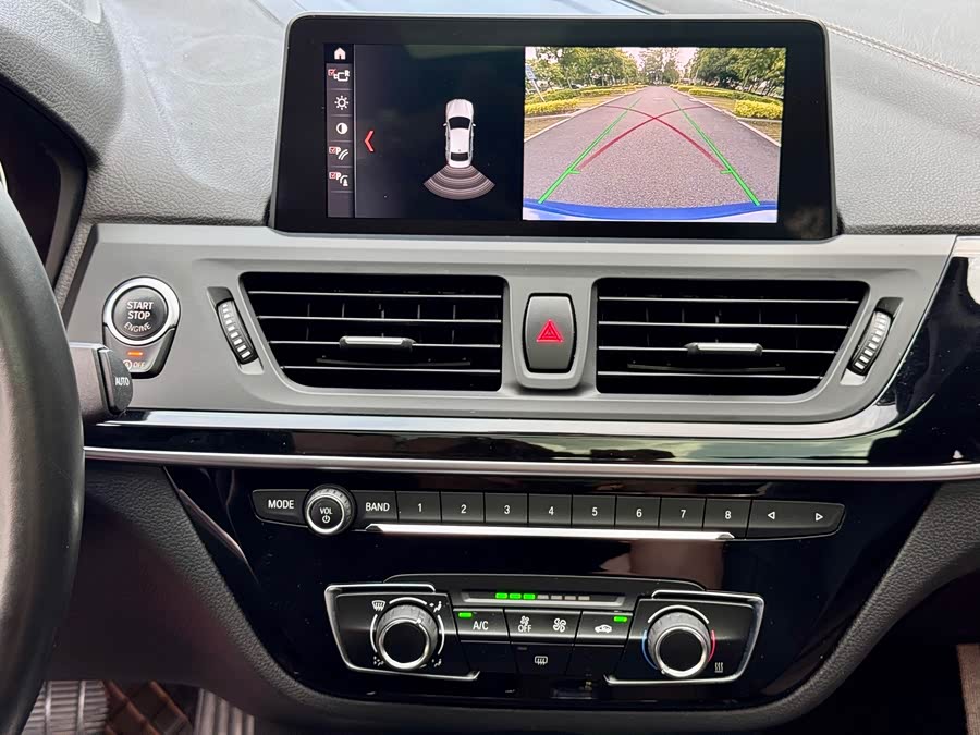 BMW 1 Series 2019 — фото 15