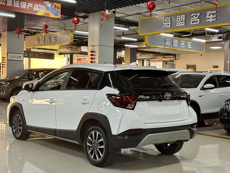Toyota Yaris L 2022 — фото 11