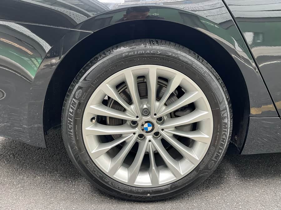 BMW 5 Series 2018 — фото 11
