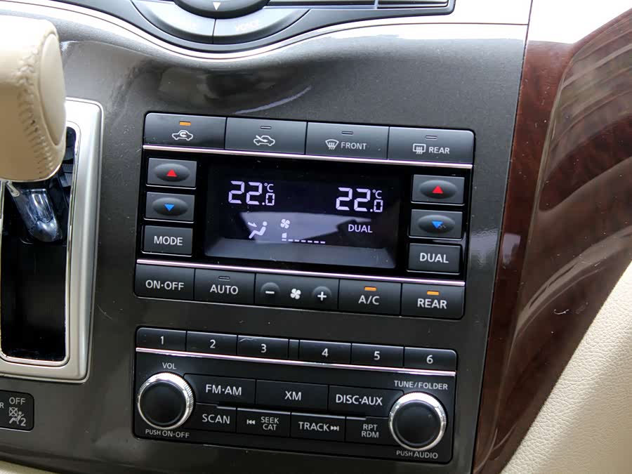 Nissan Quest 2015 — фото 15