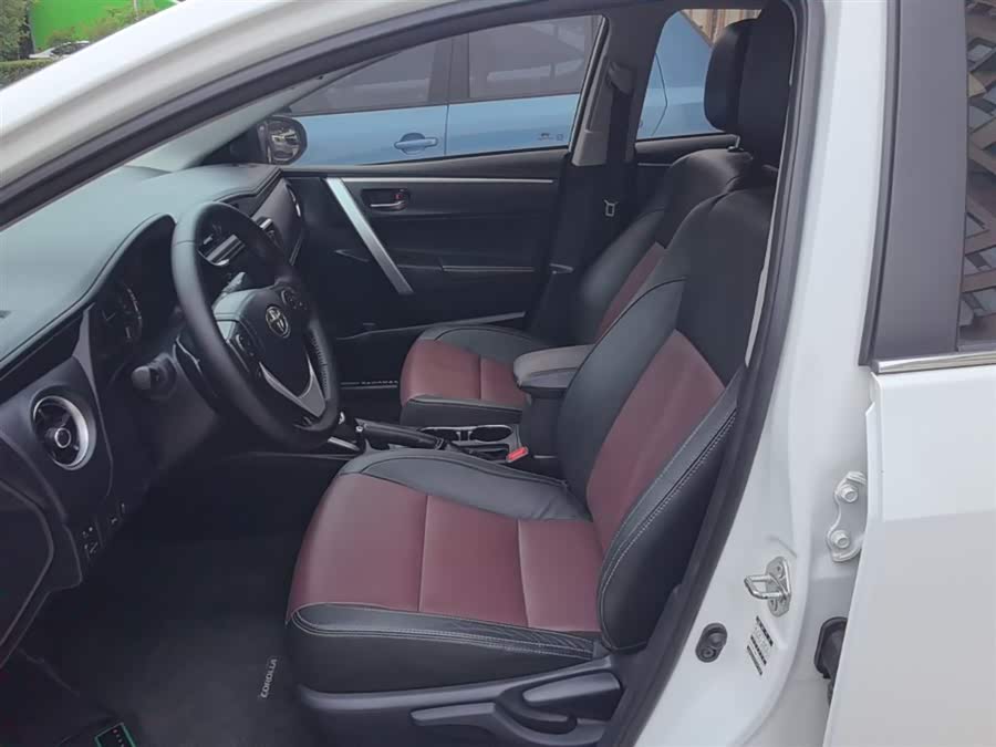 Toyota Corolla 2018 — фото 15