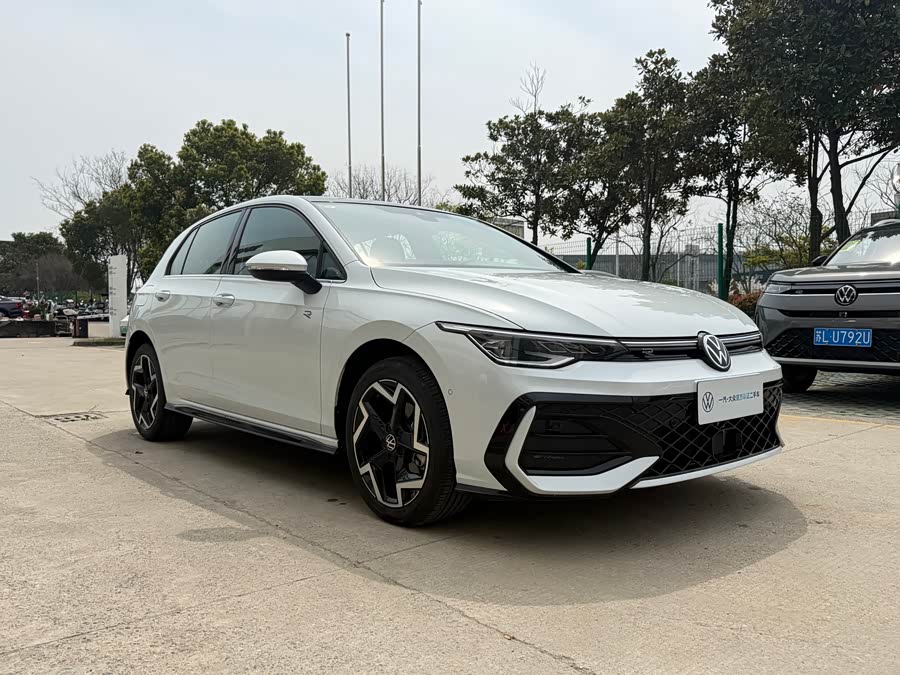 Volkswagen Golf 2025