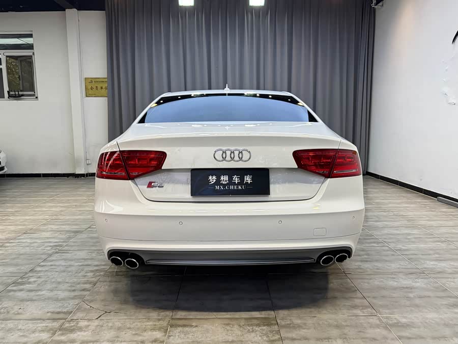 Audi S8 2014