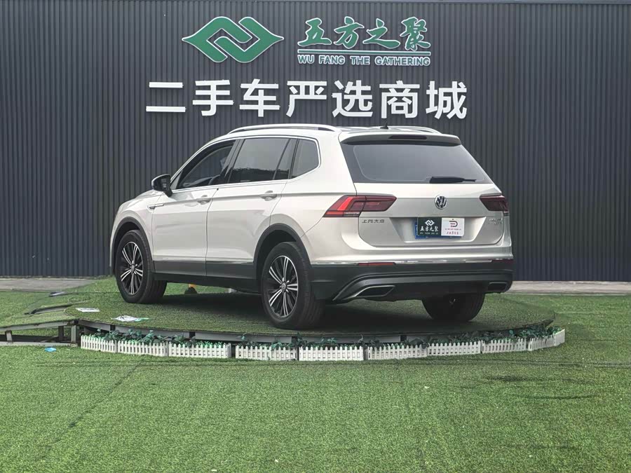 Volkswagen Tiguan L 2017 — фото 18