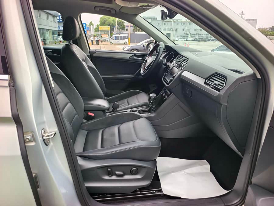 Volkswagen Tiguan L 2017 — фото 16