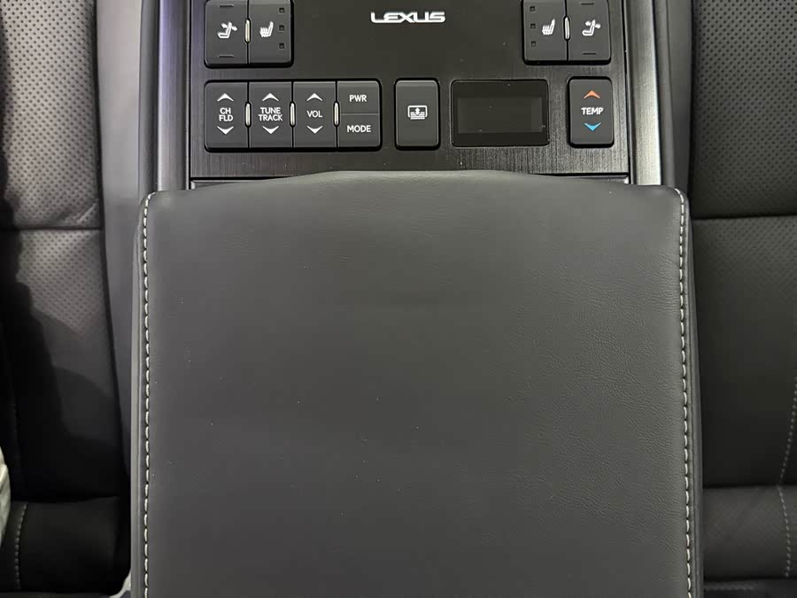 Lexus ES 2018 — фото 9