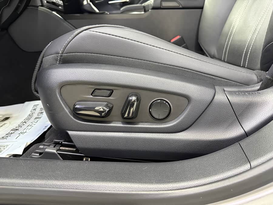 Lexus ES 2018 — фото 16