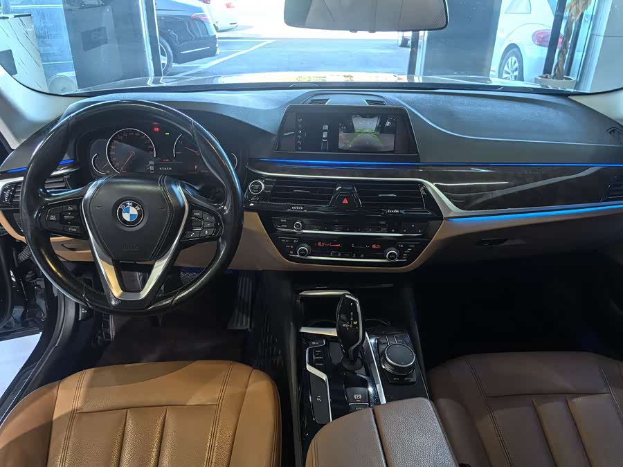 BMW 5 Series 2018 — фото 9