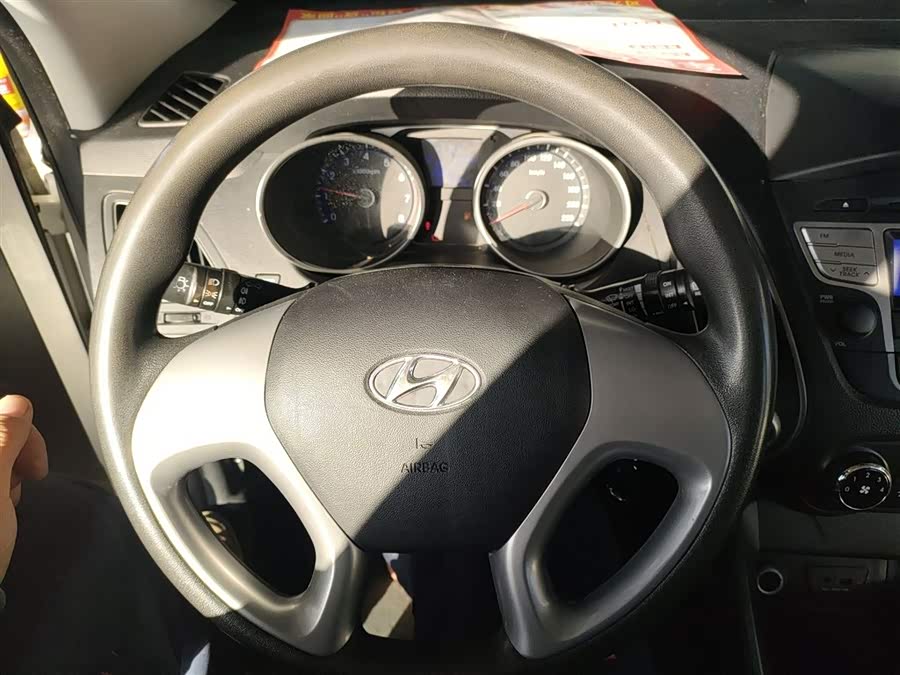 Hyundai ix35 2015 — фото 11