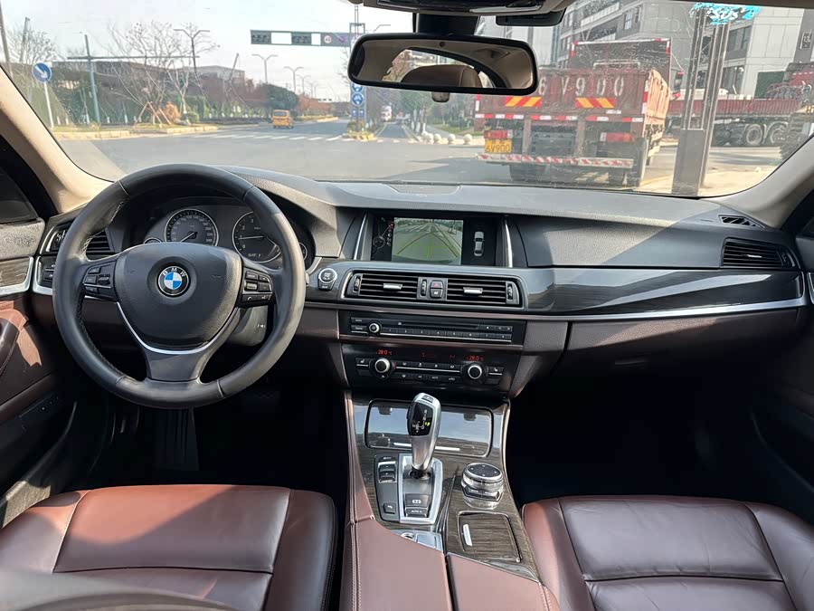 BMW 5 Series 2014 — фото 9