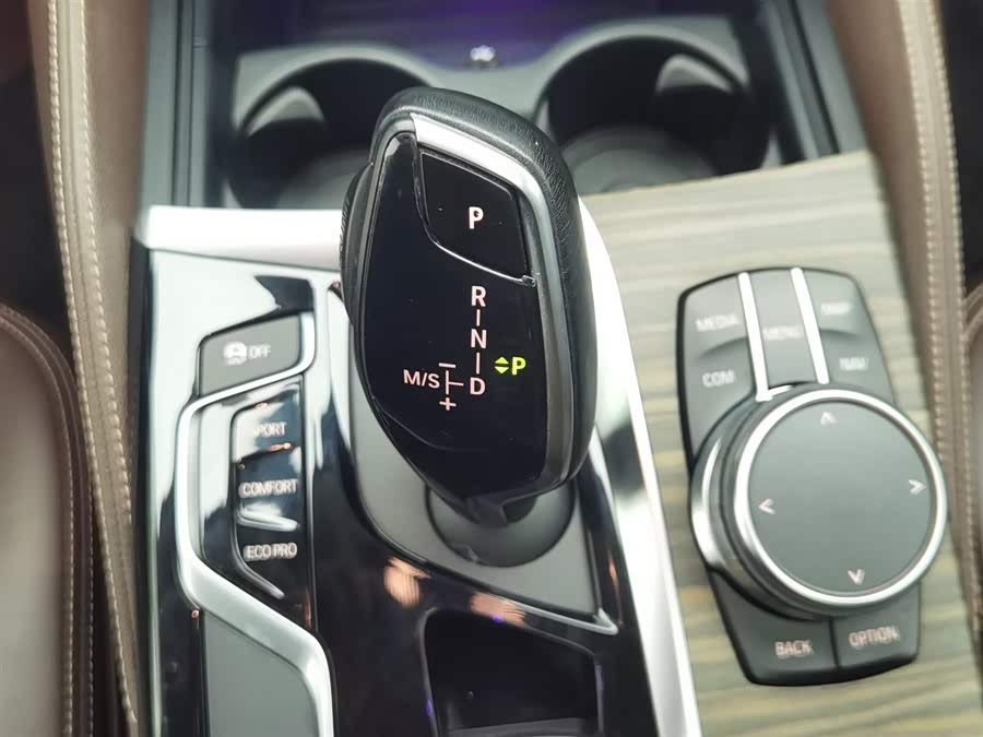 BMW 5 Series 2018 — фото 13