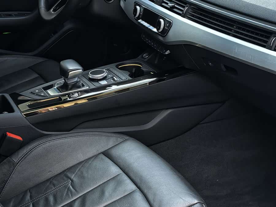 Audi A4L 2019