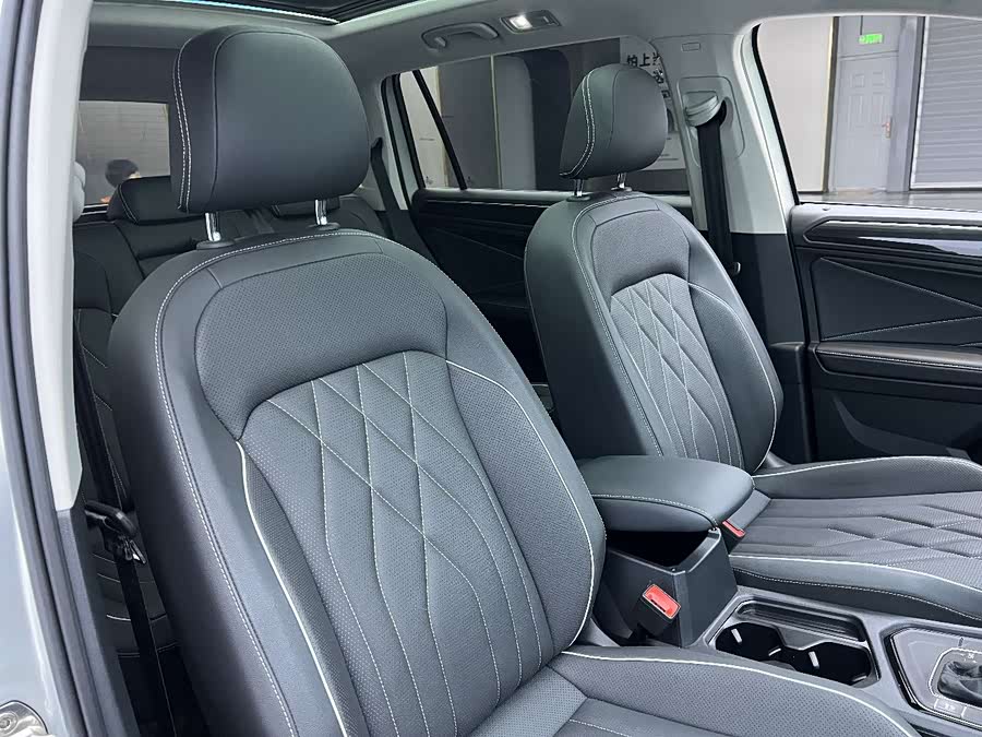 Volkswagen Tiguan L 2023 — фото 14