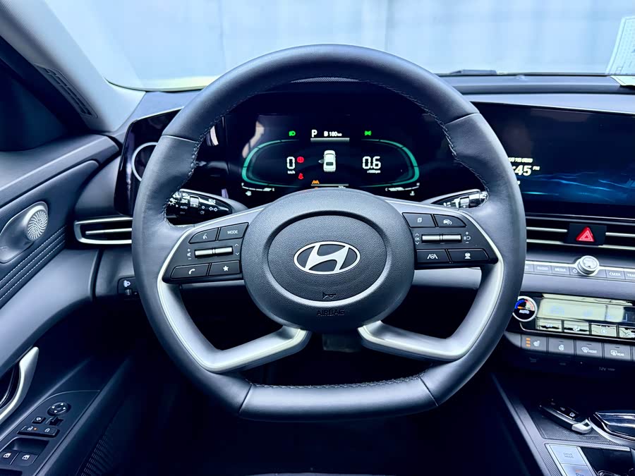 Hyundai Elantra 2023
