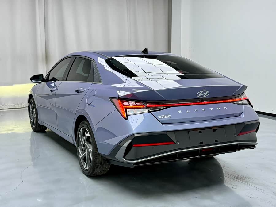 Hyundai Elantra 2023 — фото 13