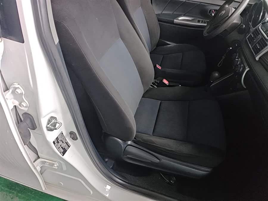 Toyota Yaris L 2014 — фото 25