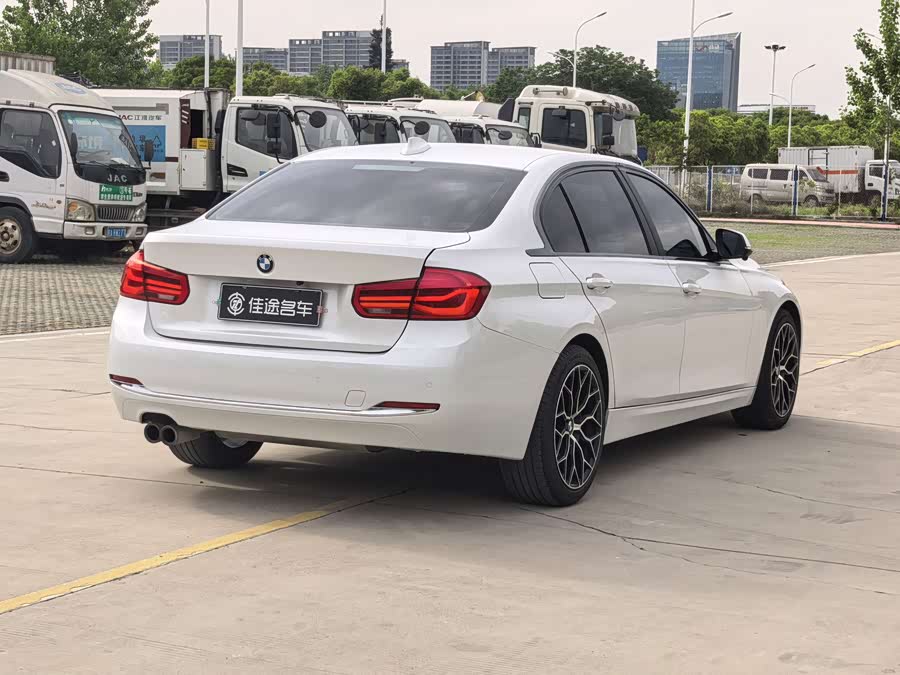 BMW 3 Series 2018 — фото 13