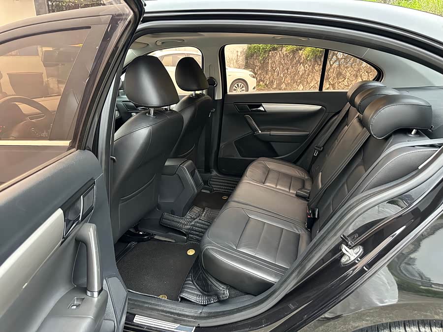 Volkswagen Lavida 2013