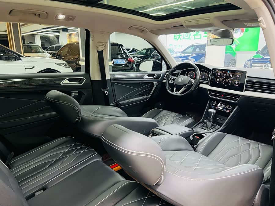 Volkswagen Tiguan L 2023 — фото 13