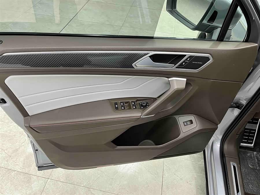Volkswagen Tiguan L 2022 — фото 10