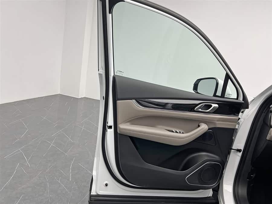 Geely Boyue L 2025 — фото 14