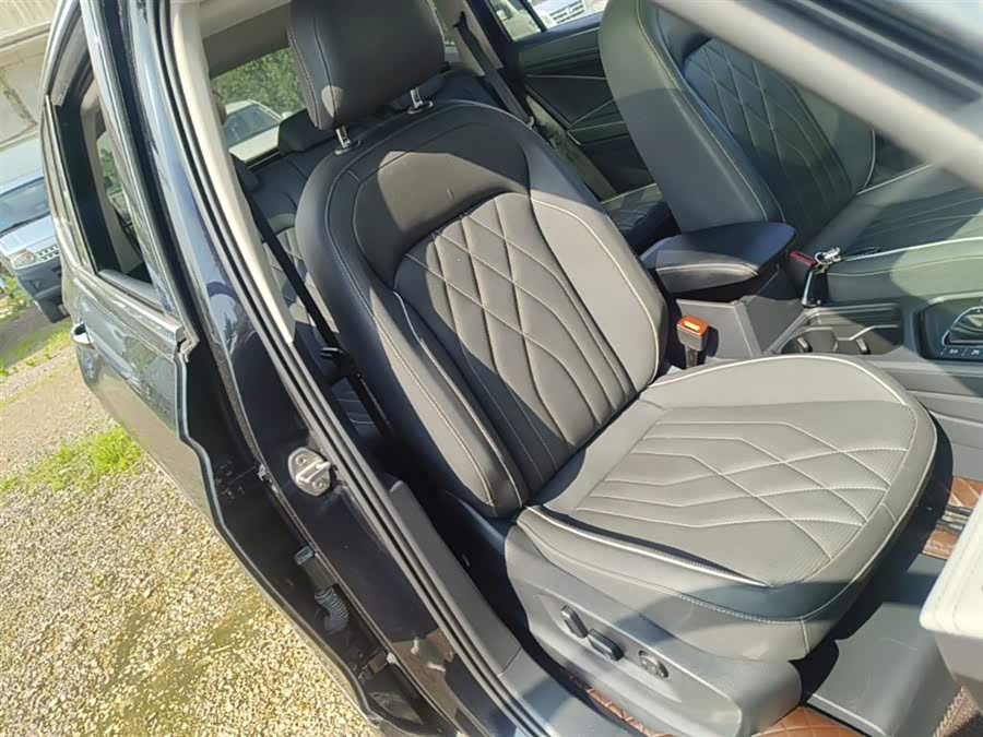 Volkswagen Tiguan L 2023 — фото 25