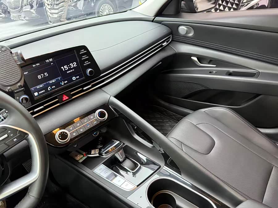 Hyundai Elantra 2023