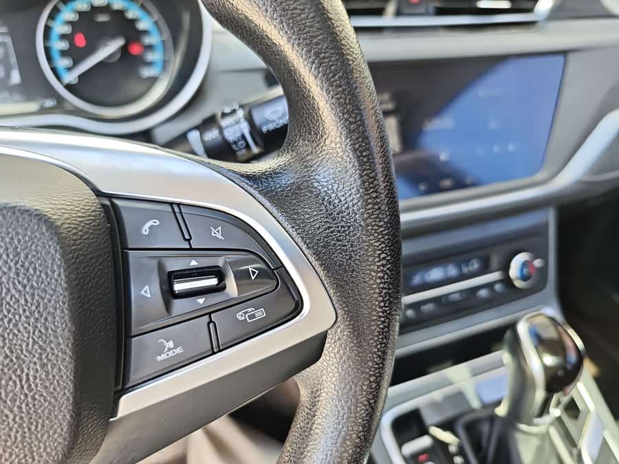 Geely Emgrand 2020 — фото 16
