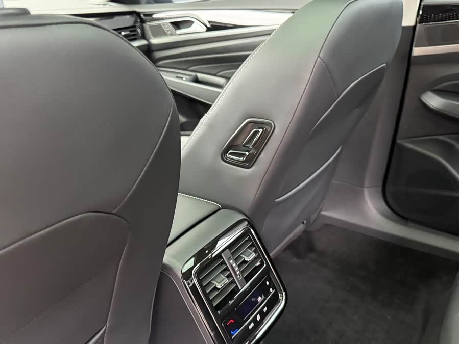 Volkswagen Passat 2023 — фото 26