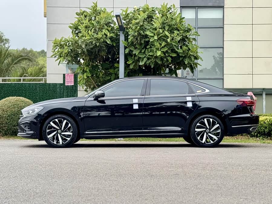 Volkswagen Passat 2023 — фото 10