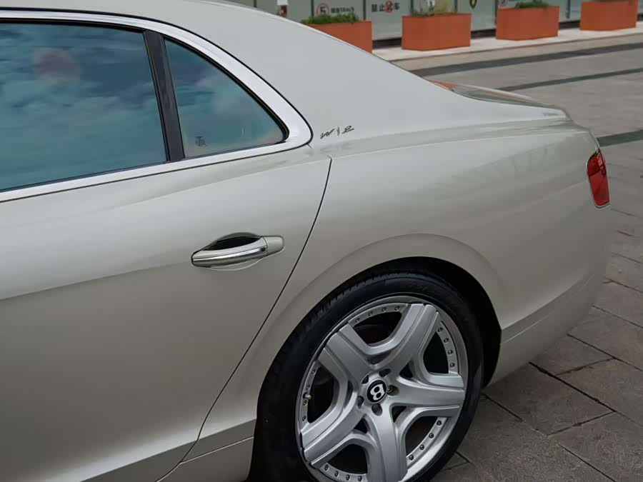 Bentley Flying Spur 2013 — фото 9